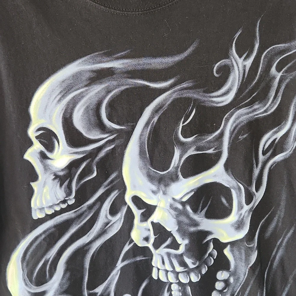 Flaming skull tshirt - Picture 2 of 5